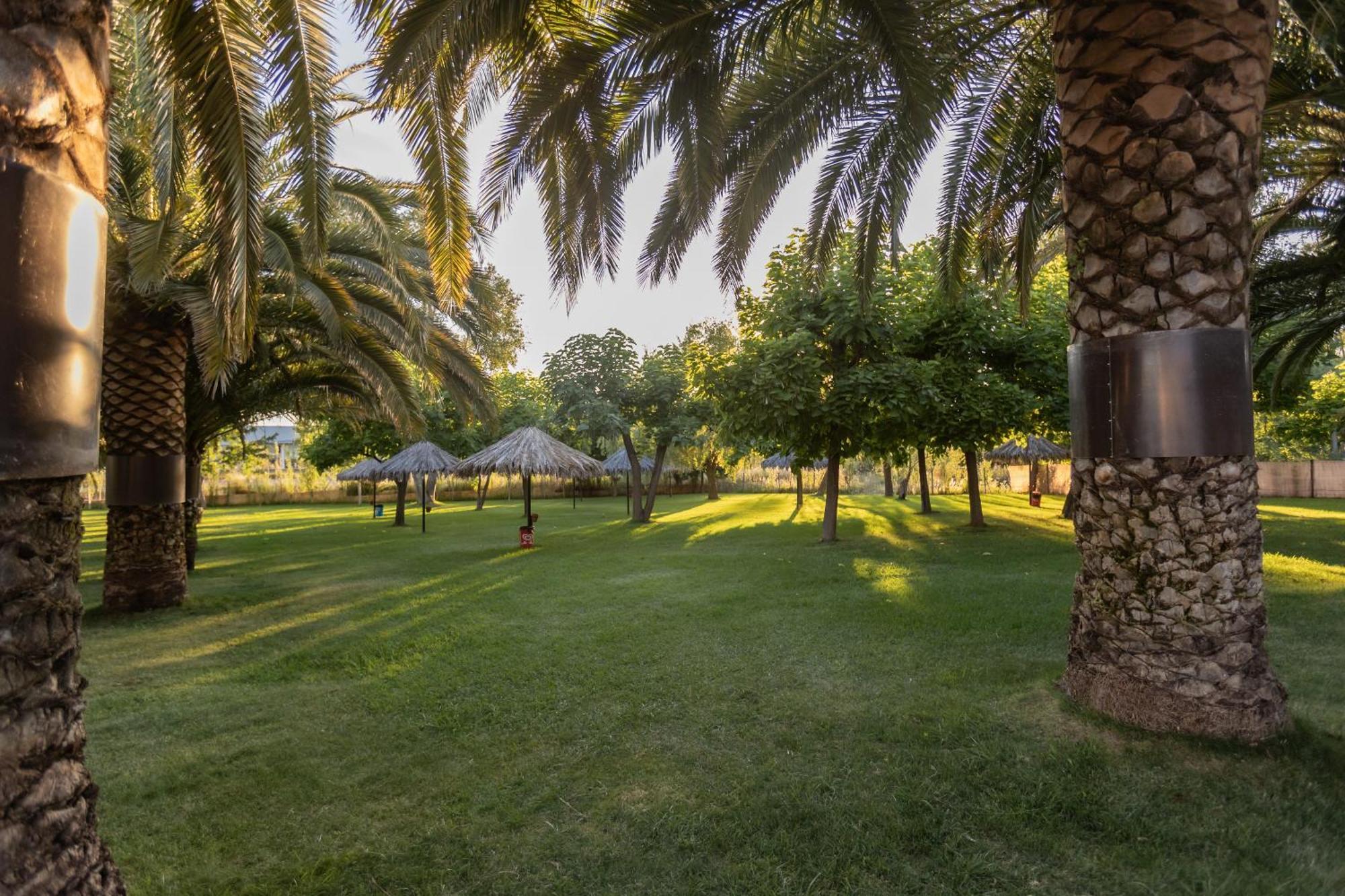 Hostal - Bungalows Camping Cáceres Exterior foto