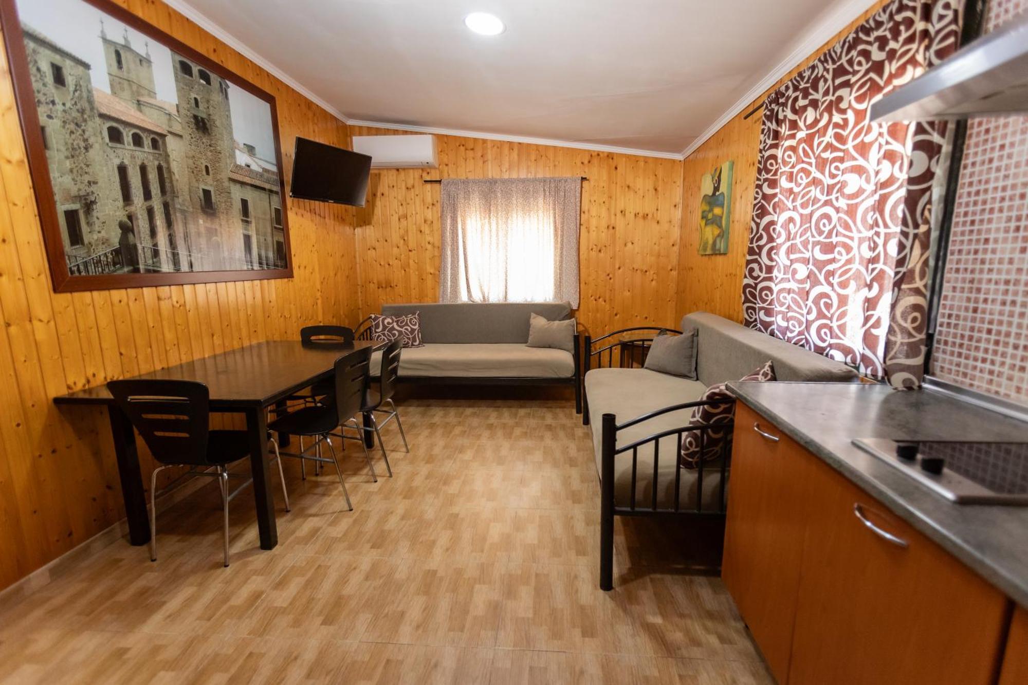 Hostal - Bungalows Camping Cáceres Exterior foto