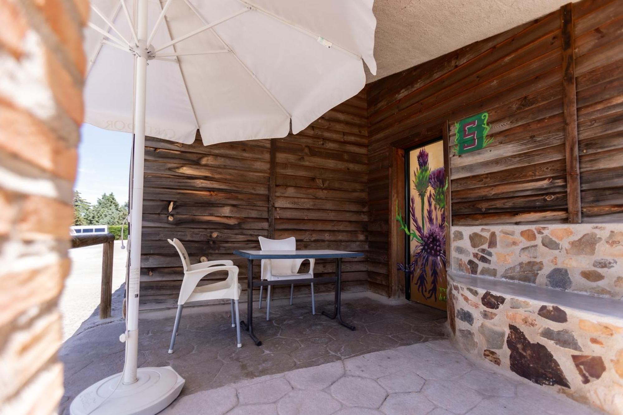 Hostal - Bungalows Camping Cáceres Exterior foto