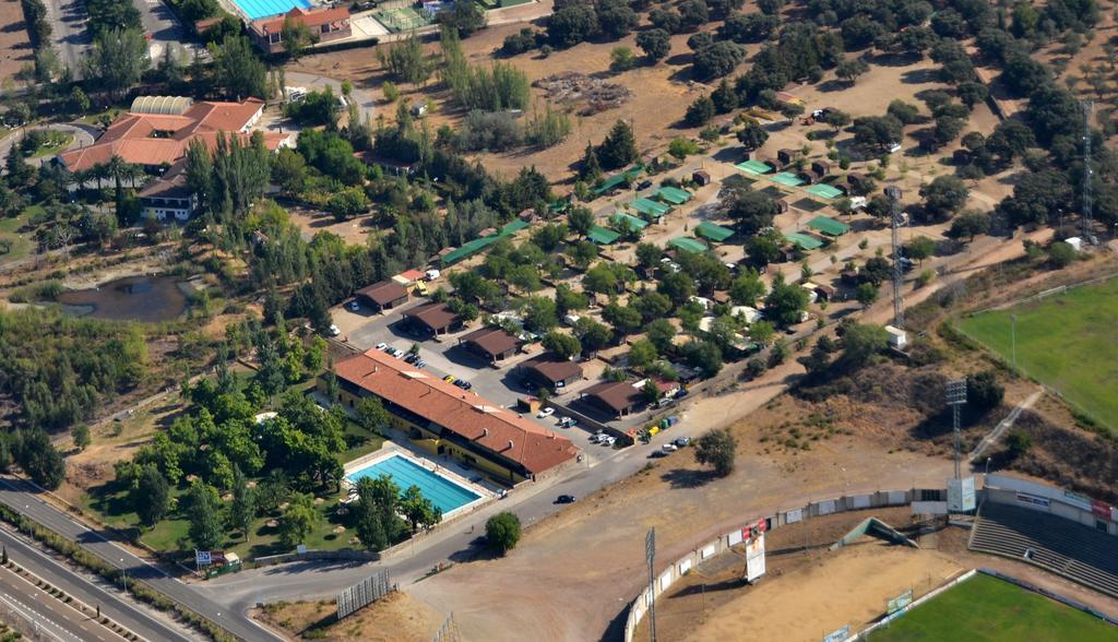 Hostal - Bungalows Camping Cáceres Exterior foto