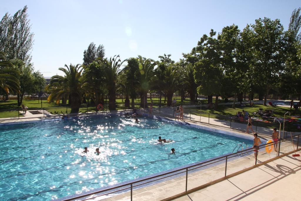 Hostal - Bungalows Camping Cáceres Exterior foto